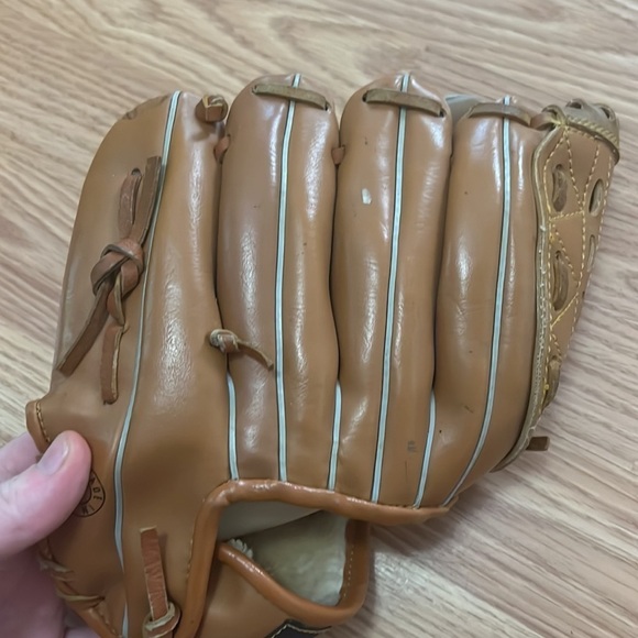 Regent Baseball Left Handed Glove Youth - Picture 3 of 3